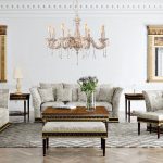 Επιτραπέζιο φωτιστικό με σκαλιστό μέταλλο σε απόχρωση μπεζ πατίνα - Image 2